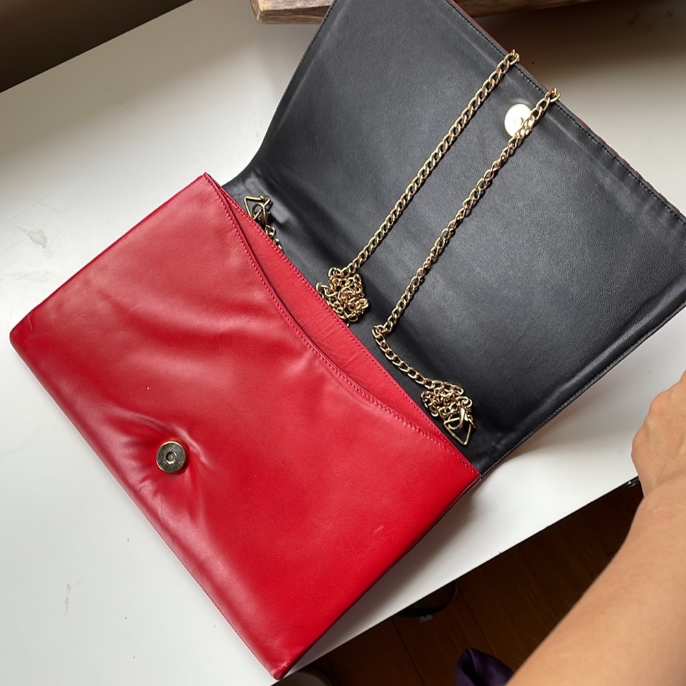 Vintage Gucci red leather hand clutches - Picture 3 of 9